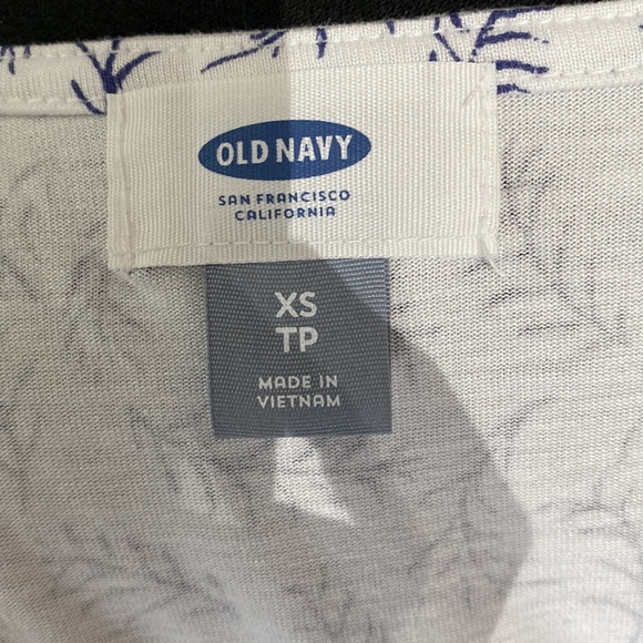 Old navy loose fitting tank - Picture 3 of 3